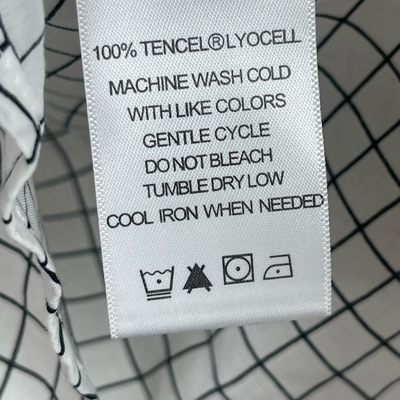 🥑5/$25 Foxcroft Black White Women size 6 Button Front Shirt Grid Pattern - Picture 5 of 5